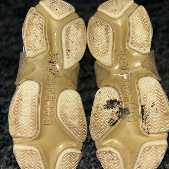 Condition: Worn I’m selling my Balenciaga Triple S sneakers in size 9.5. - Picture 6 of 8